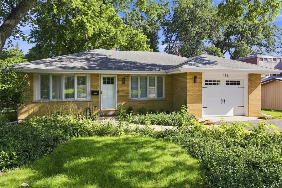 116 Sturtz ST, Barrington, IL 60010