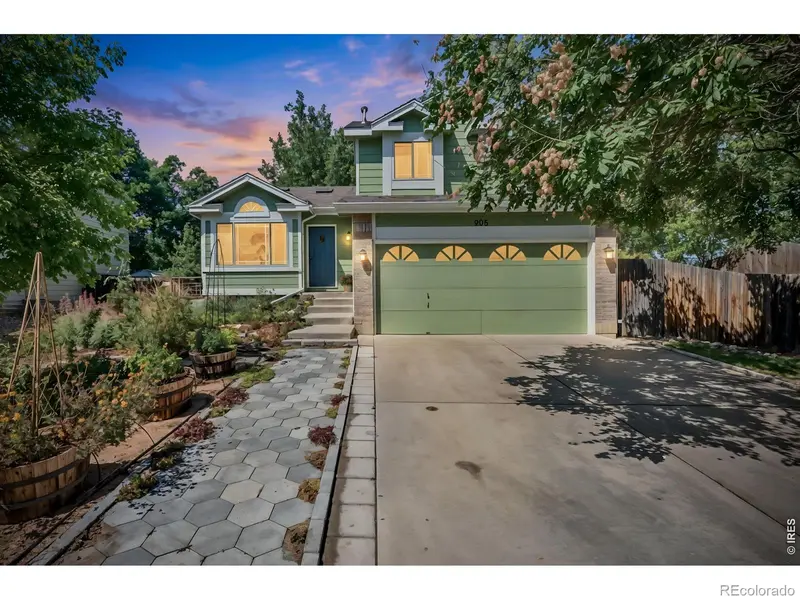906 Deer Creek LN, Fort Collins, CO 80526