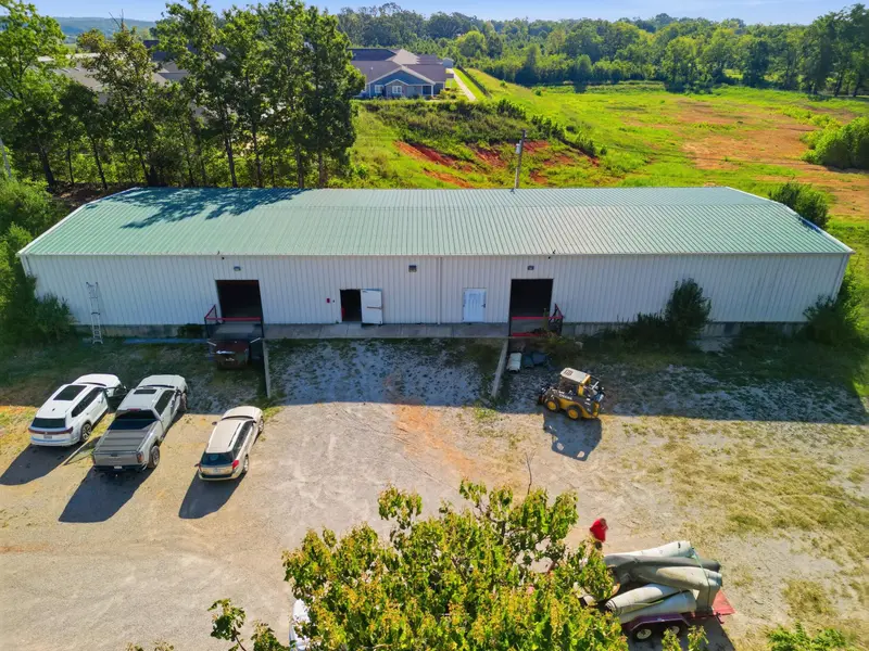 1402 S Valley RD, West Plains, MO 65775