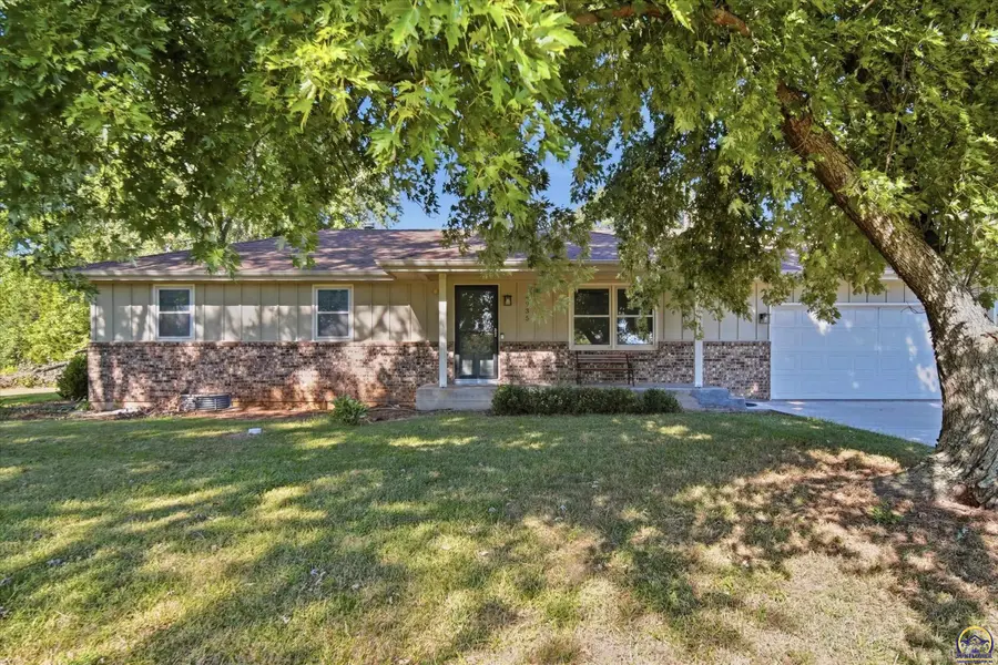 4935 SE Tecumseh RD, Berryton, KS 66409