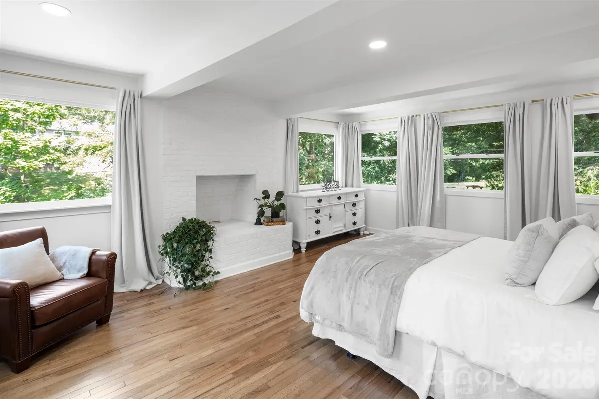 33 Maywood RD, Asheville, NC 28804