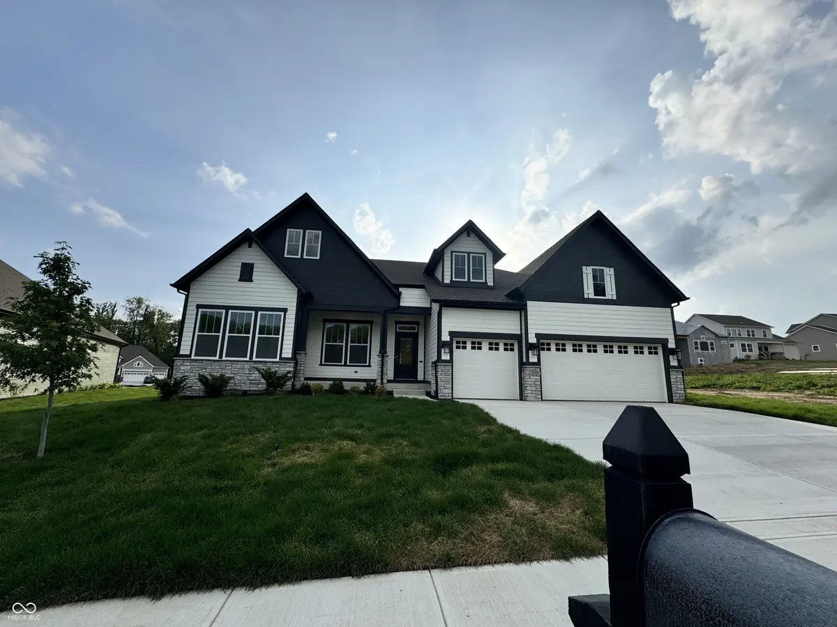 15979 Vitalize RUN, Fishers, IN 46040