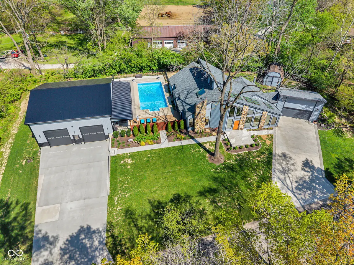 785 Pineview DR, Zionsville, IN 46077