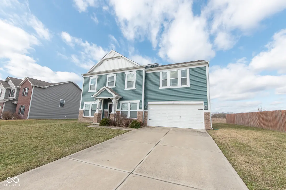 4712 Clairmont DR, Columbus, IN 47203