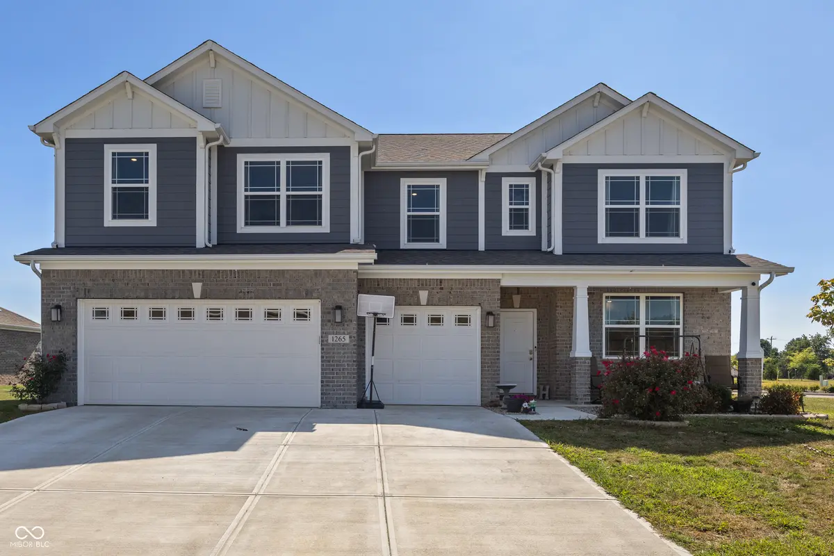 1265 Shaw LN, Shelbyville, IN 46176