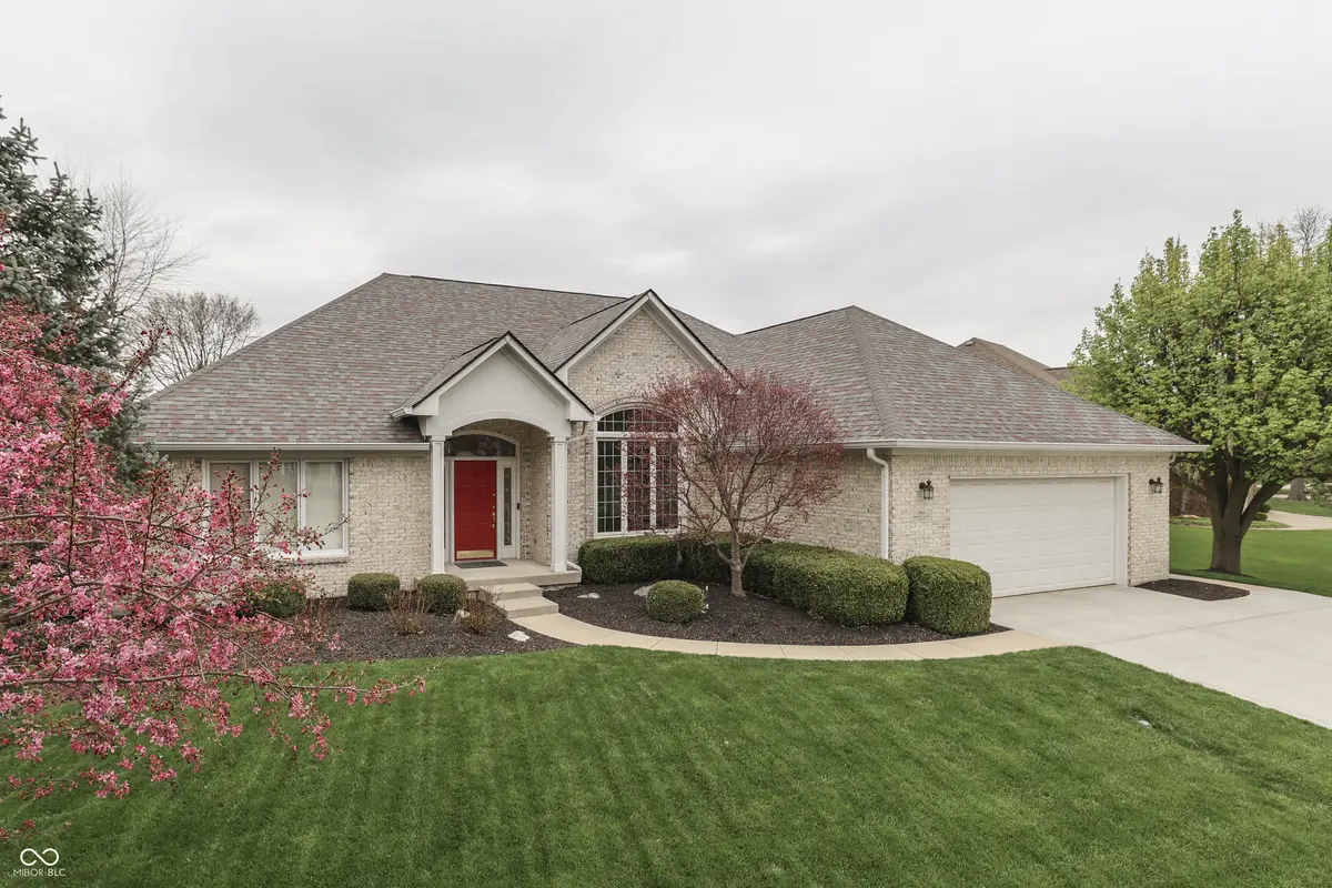 3978 Brockton Manor South DR, Greenwood, IN 46143