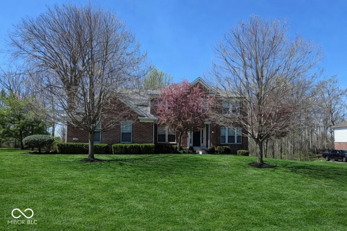 11716 Shadowwood CT, Zionsville, IN 46077