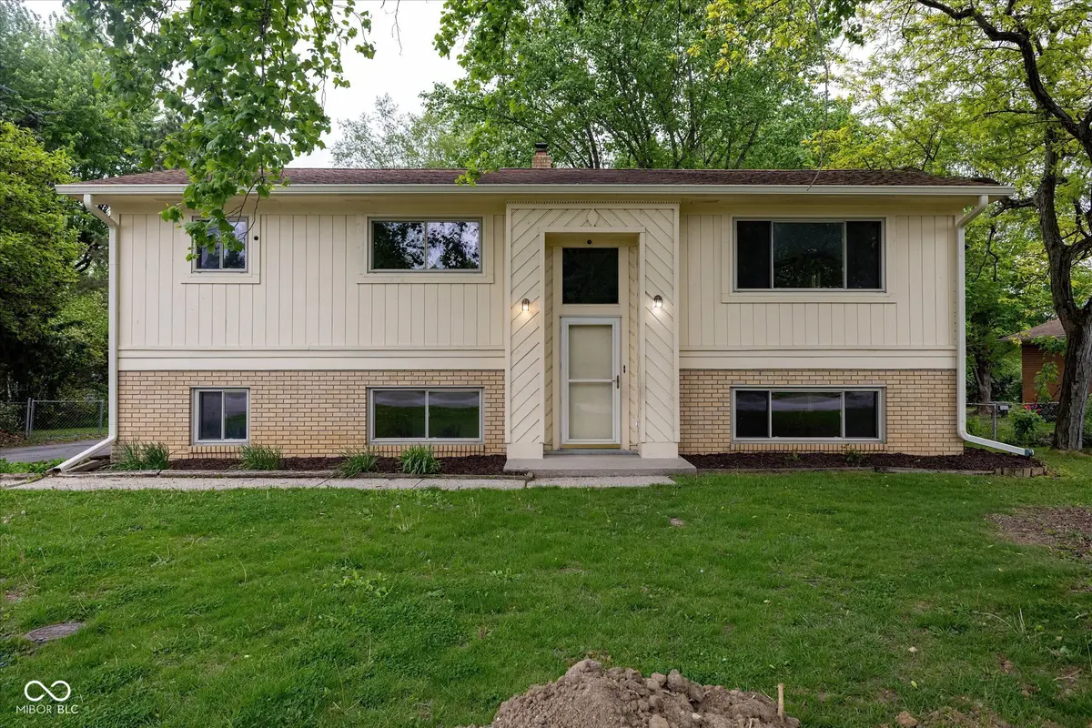 8203 Laura Lynne LN, Indianapolis, IN 46217