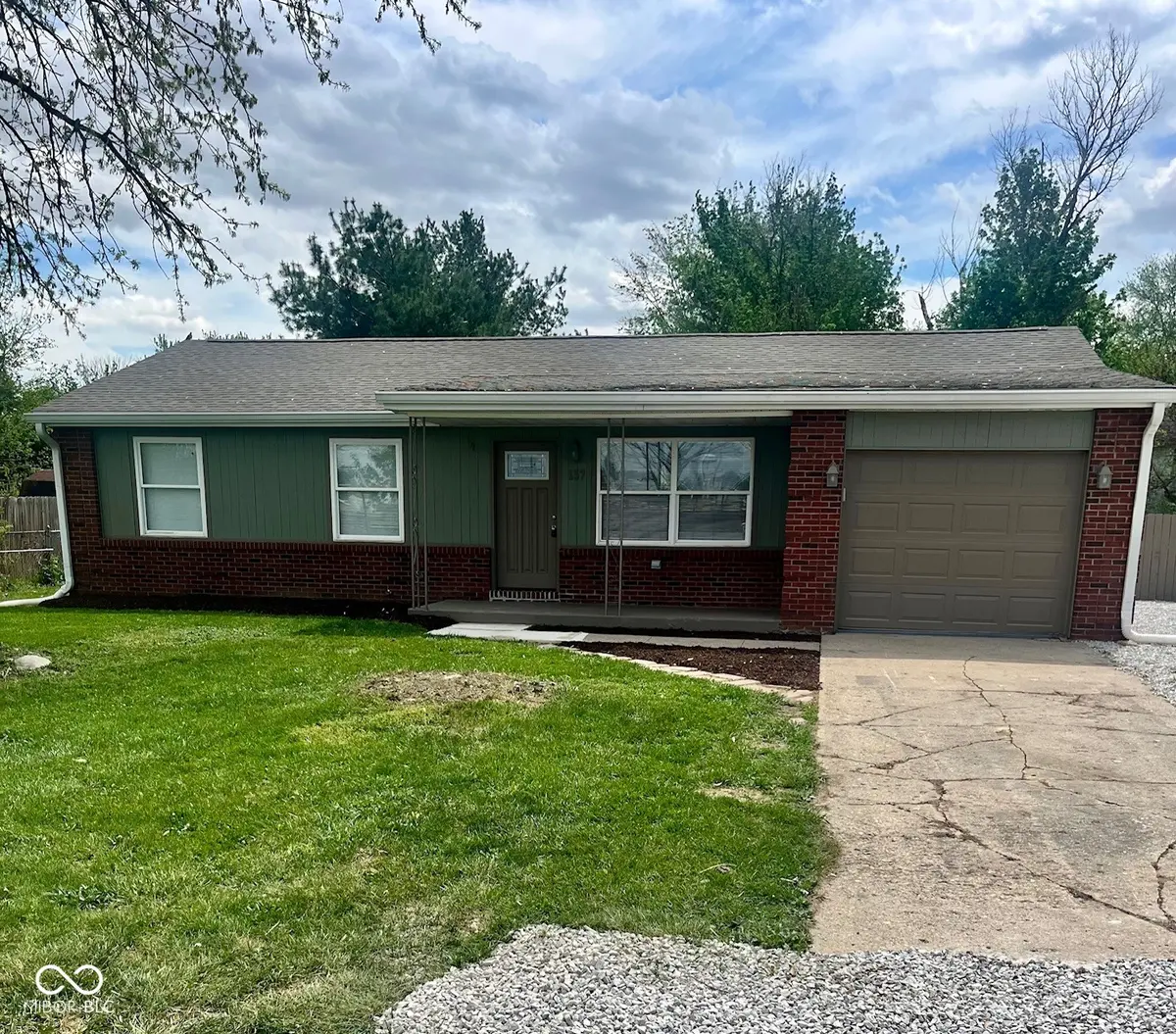 157 Hauser DR, Hope, IN 47246