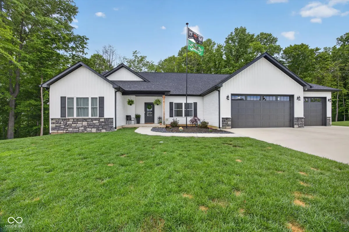 953 S Lantern LN, Ellettsville, IN 47429