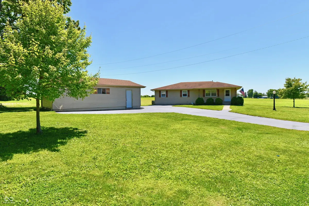 801 N 400 W, Bargersville, IN 46106