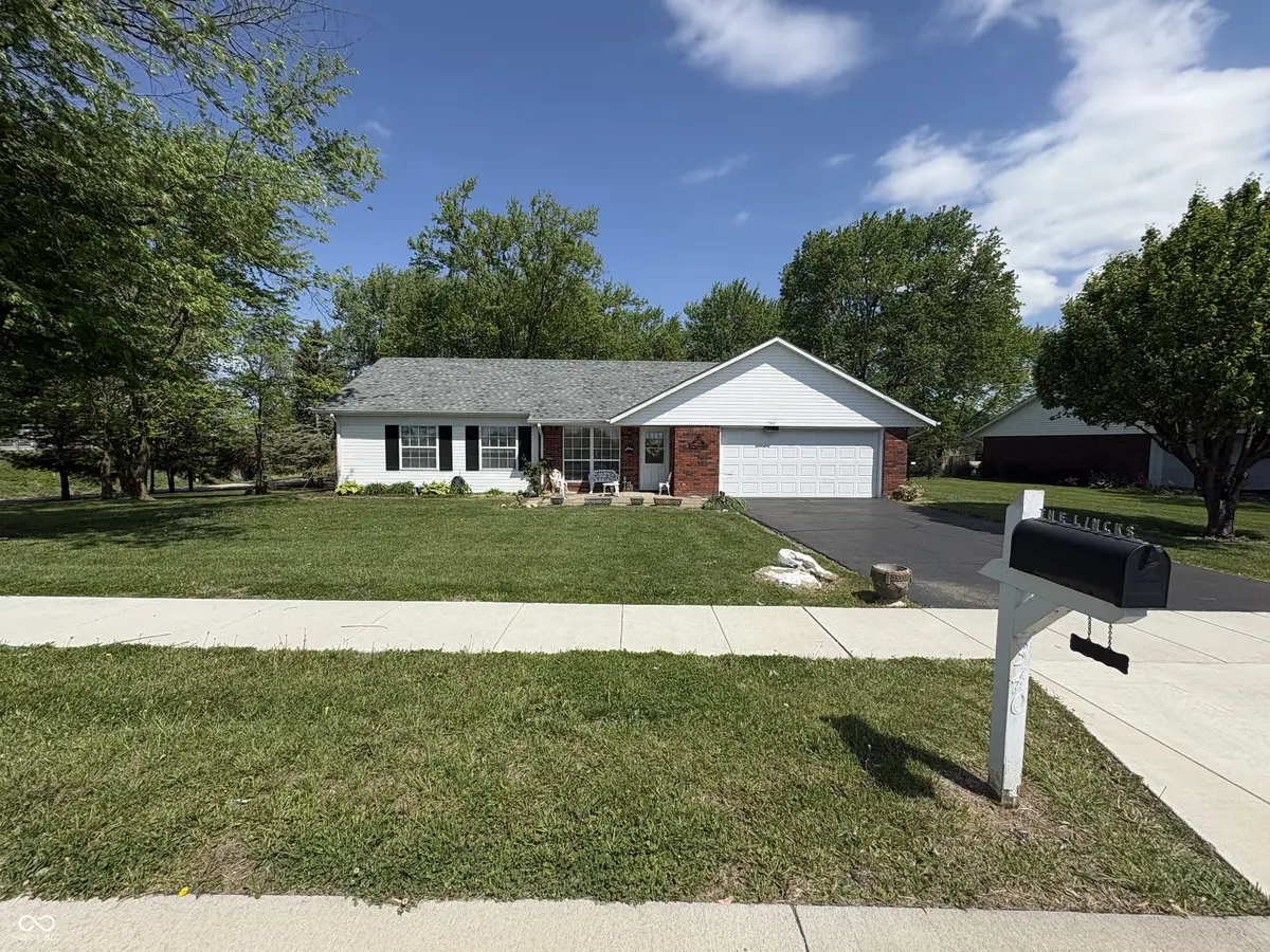 340 Briar Hill DR, Whiteland, IN 46184