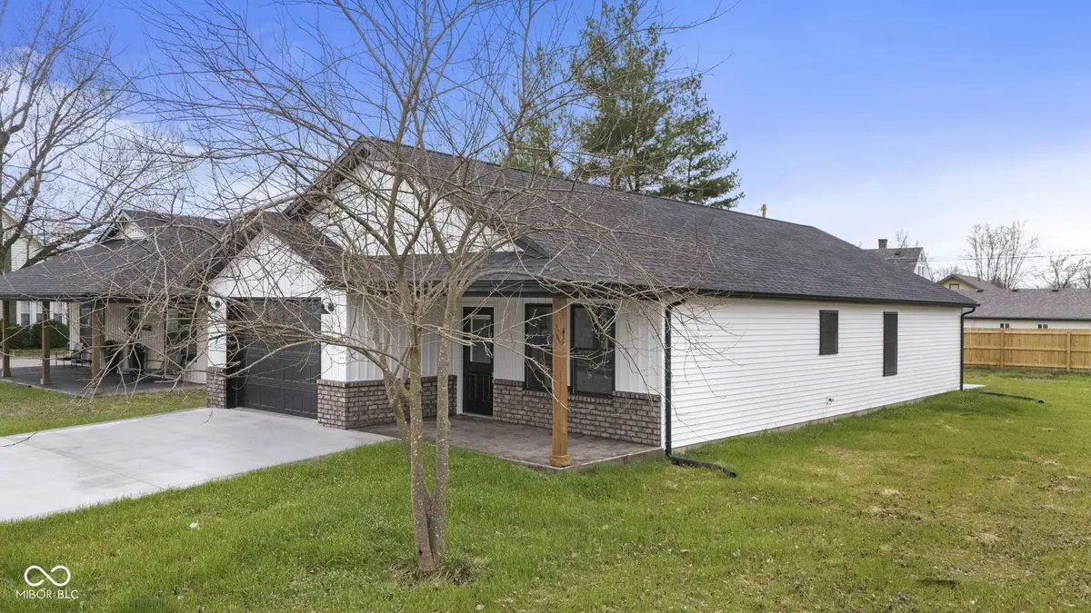 633 W Cherry ST, Scottsburg, IN 47170