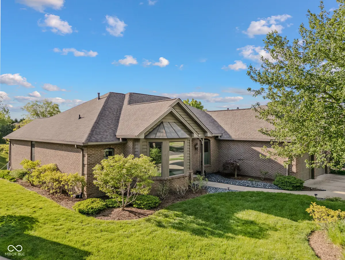 1190 Pintail CT, Columbus, IN 47201