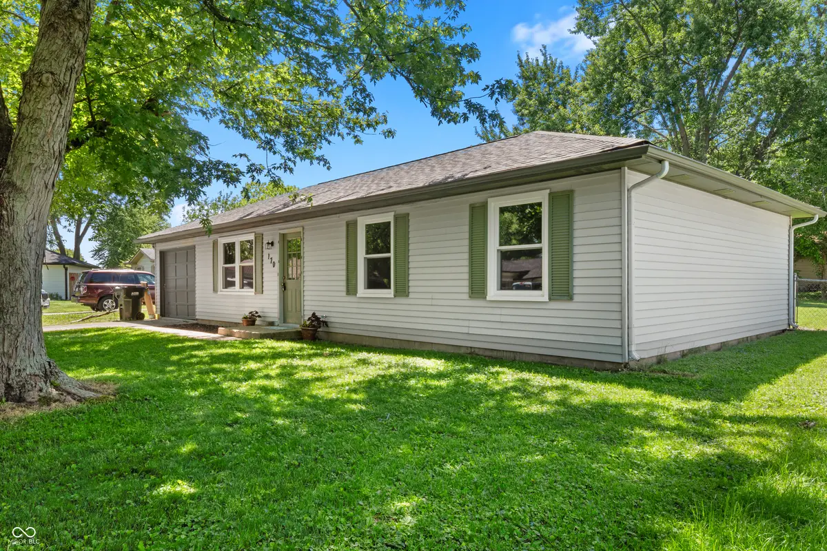 170 Midway CT S, Hope, IN 47246