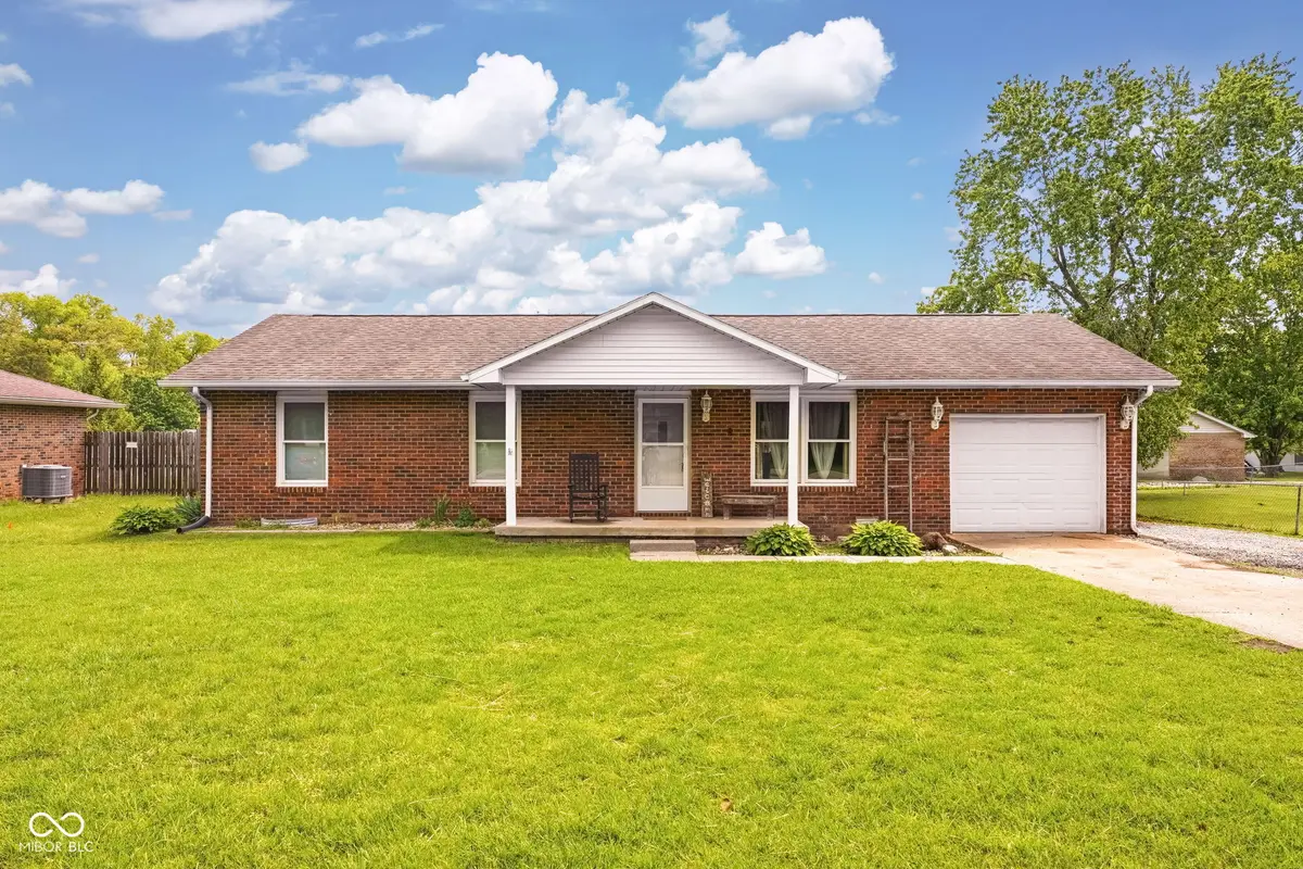 12473 S Hillview RD, Columbus, IN 47201