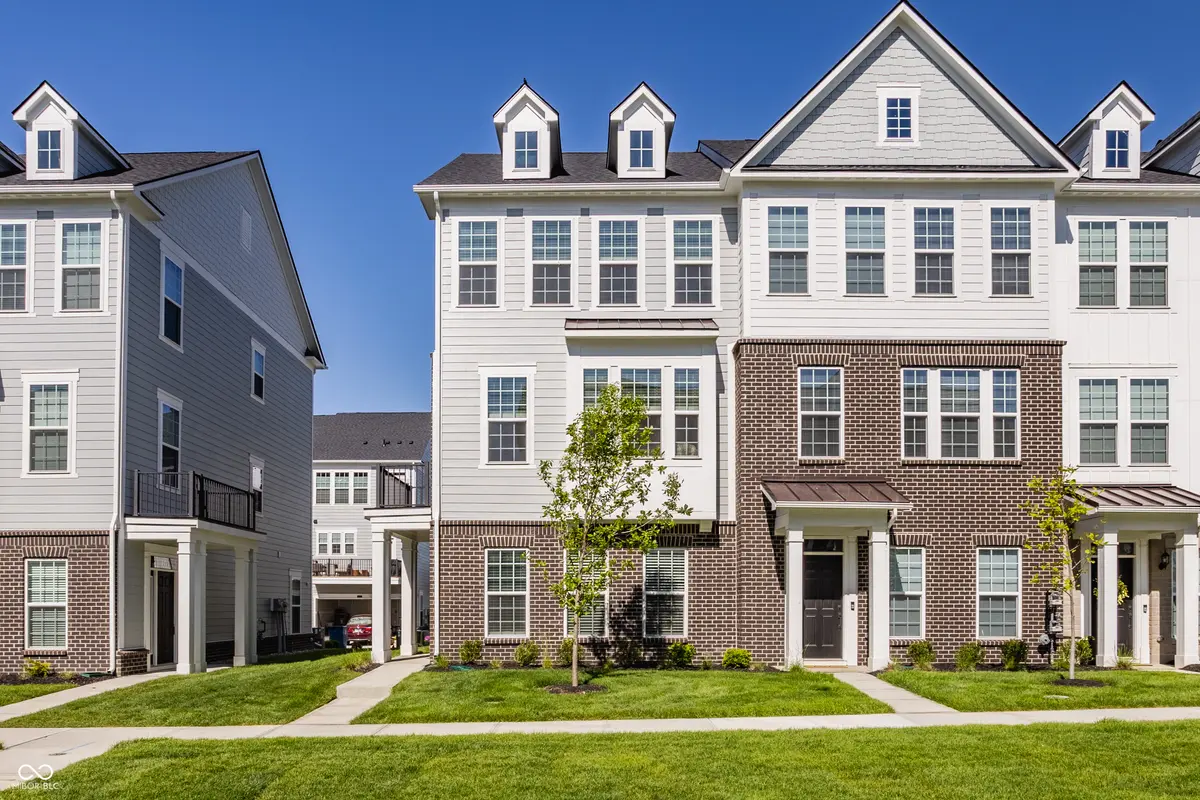 14561 Elsmere LN, Carmel, IN 46074
