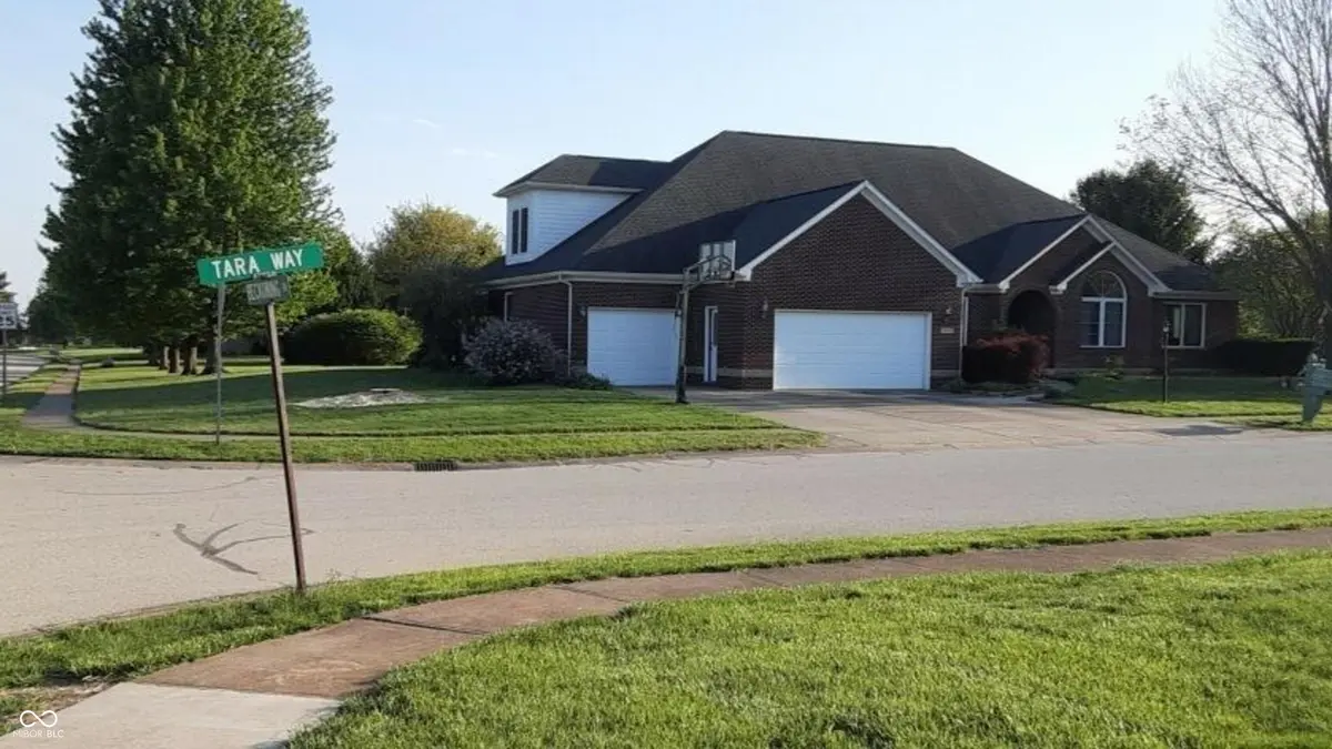 5609 Tara WAY, Pittsboro, IN 46167