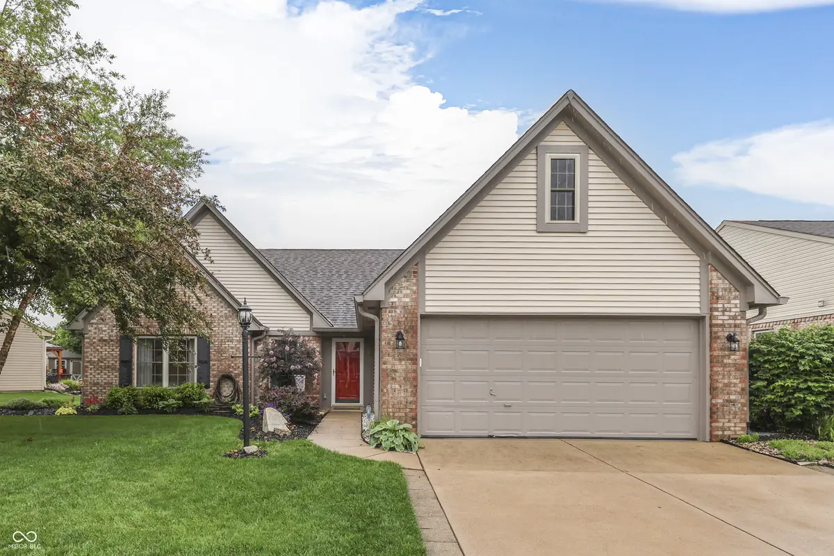 1053 Fountain Grass DR, Greenwood, IN 46143
