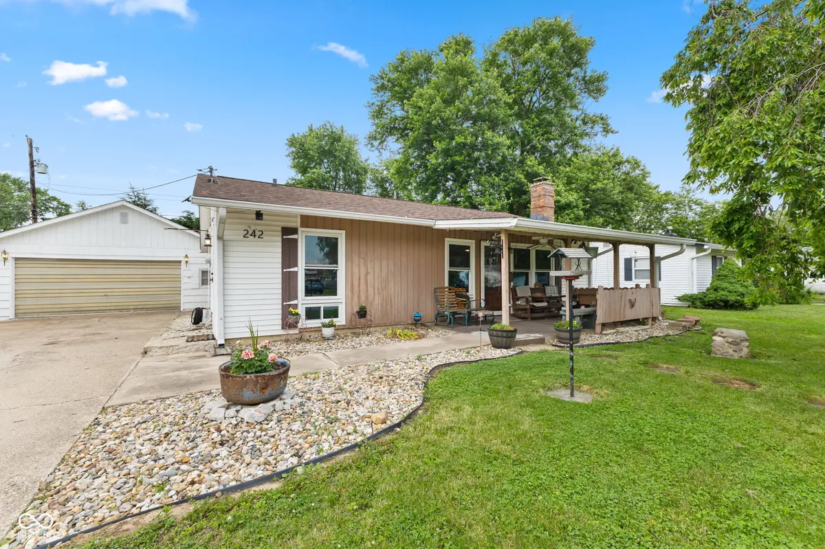 242 Hollybrook DR, Whiteland, IN 46184