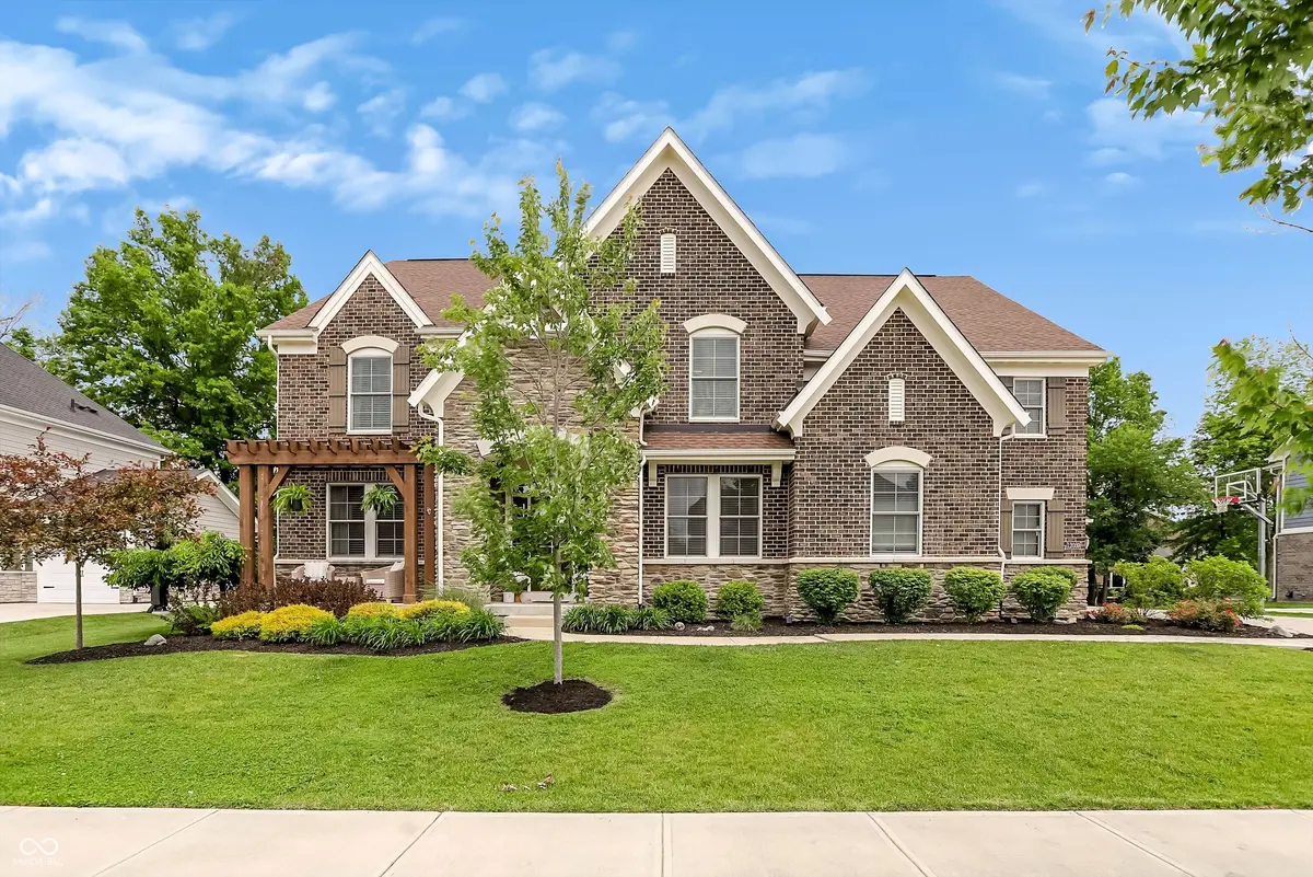 12059 Chapelwood DR, Fishers, IN 46037