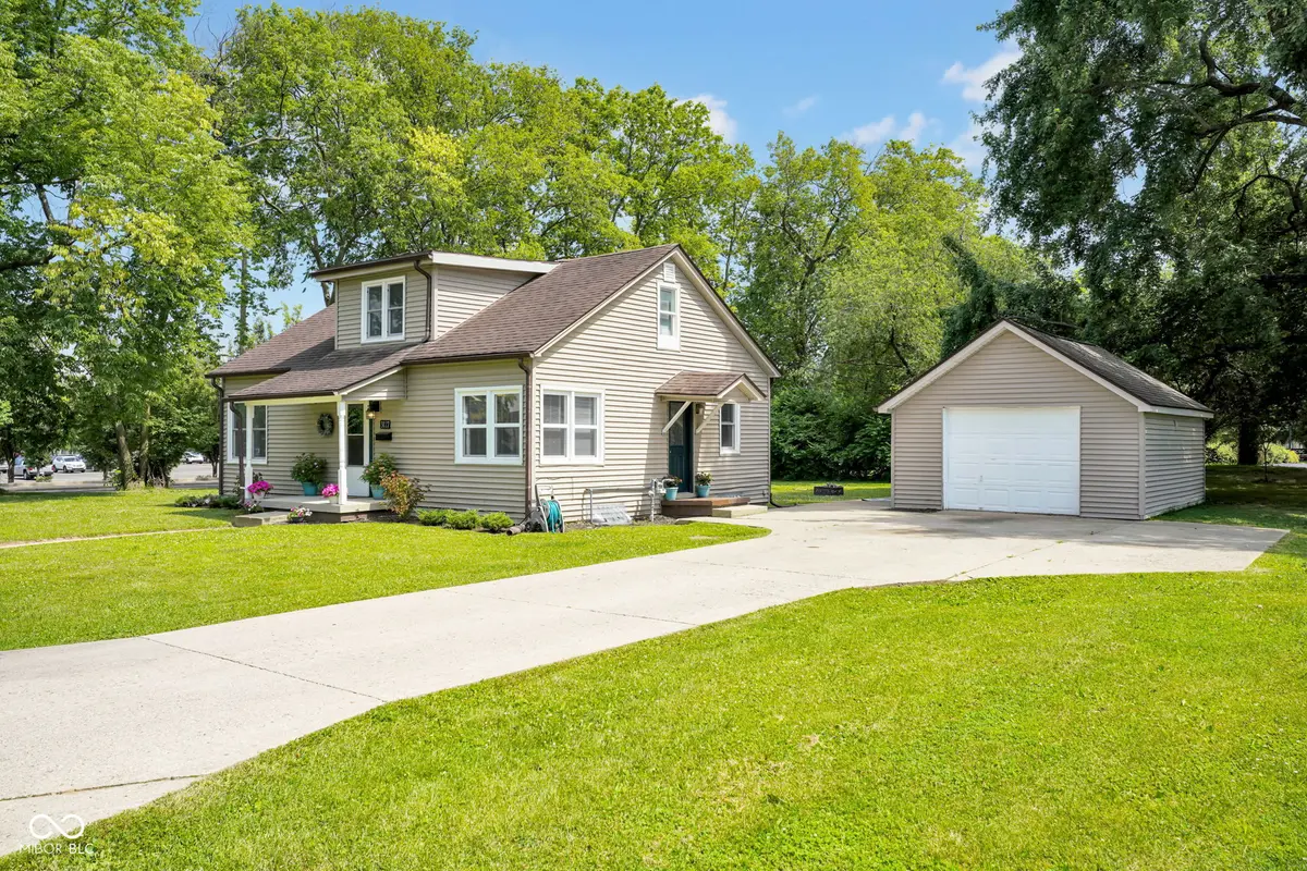 3127 13th ST, Columbus, IN 47201