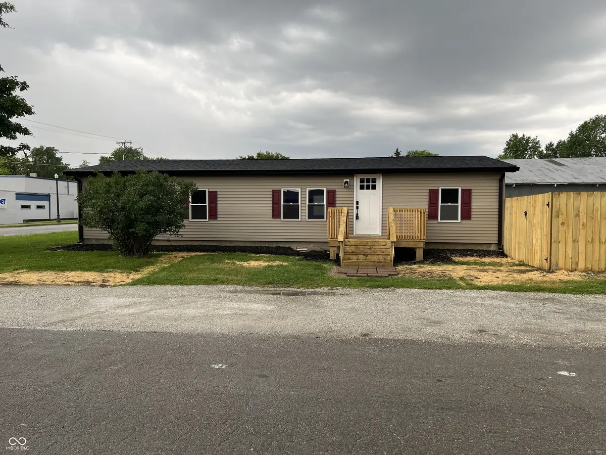 2428 S J ST, Elwood, IN 46036