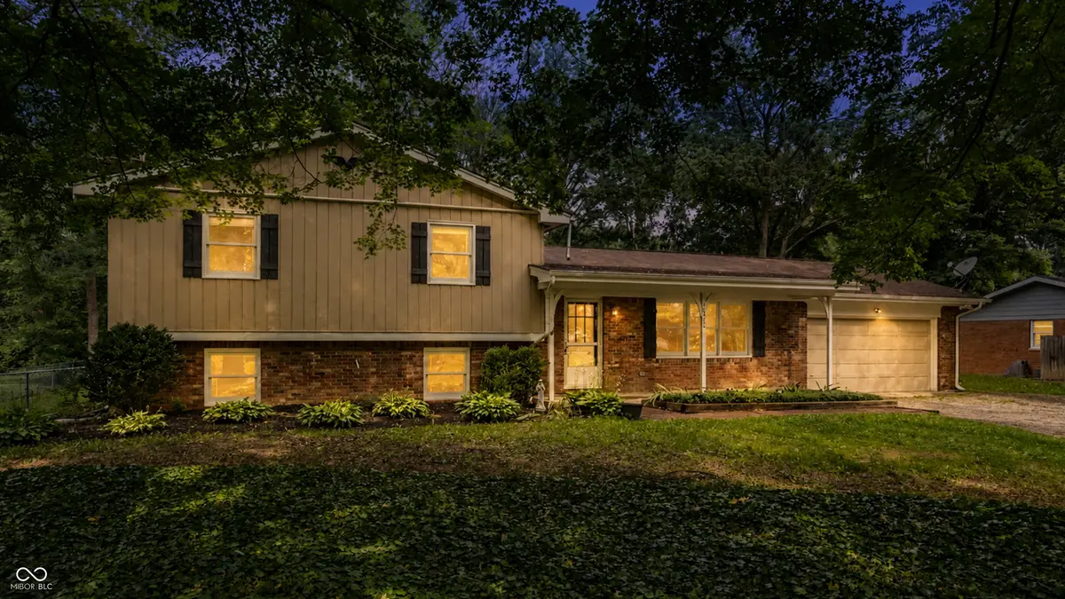 10560 Greentree DR, Carmel, IN 46032