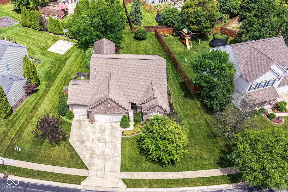 9908 Niagara DR, Fishers, IN 46037