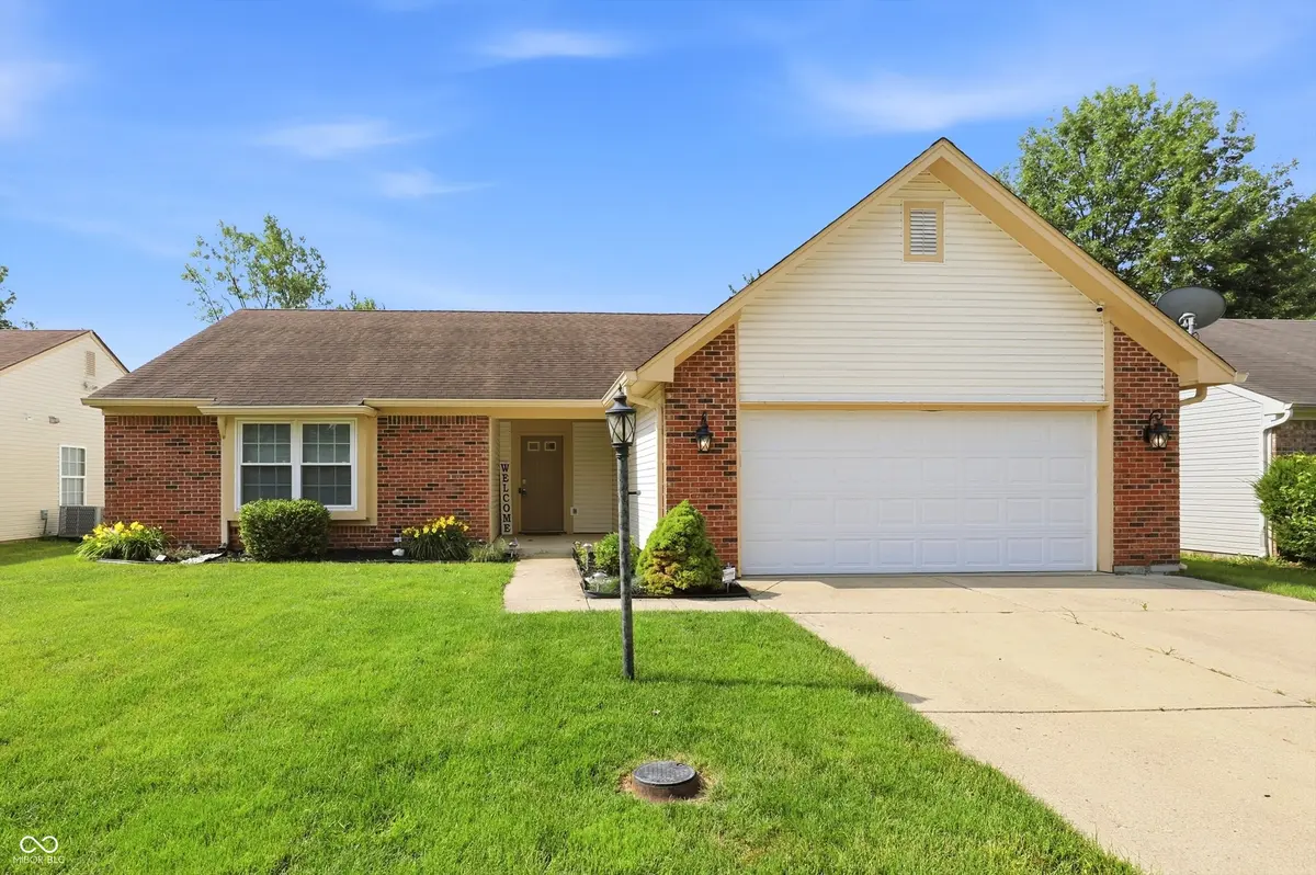 541 E Pine Ridge DR, Westfield, IN 46074