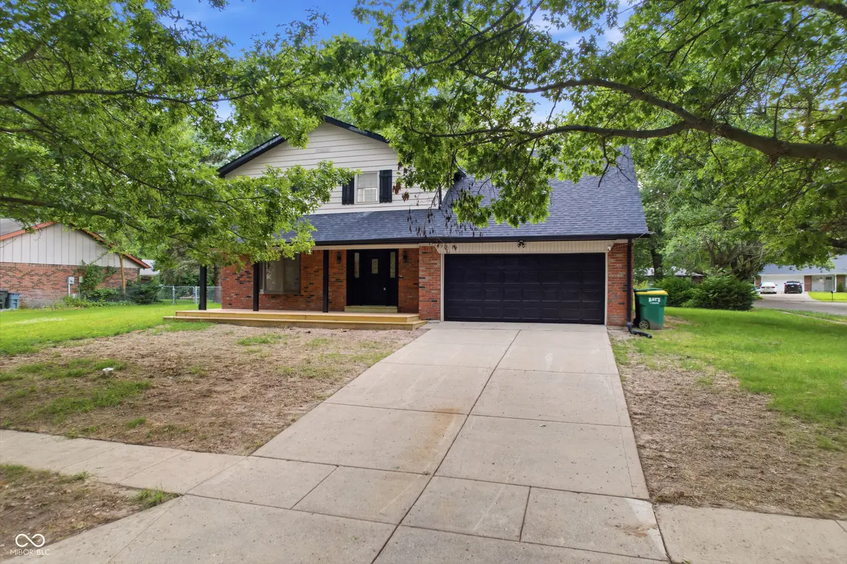 8006 Vineyard DR, Indianapolis, IN 46260