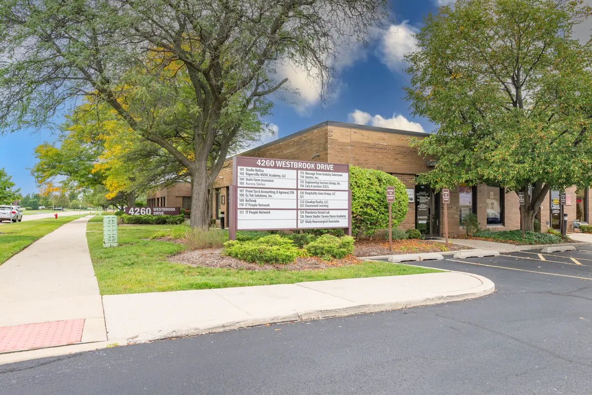 4260 Westbrook DR #123, Aurora, IL 60504