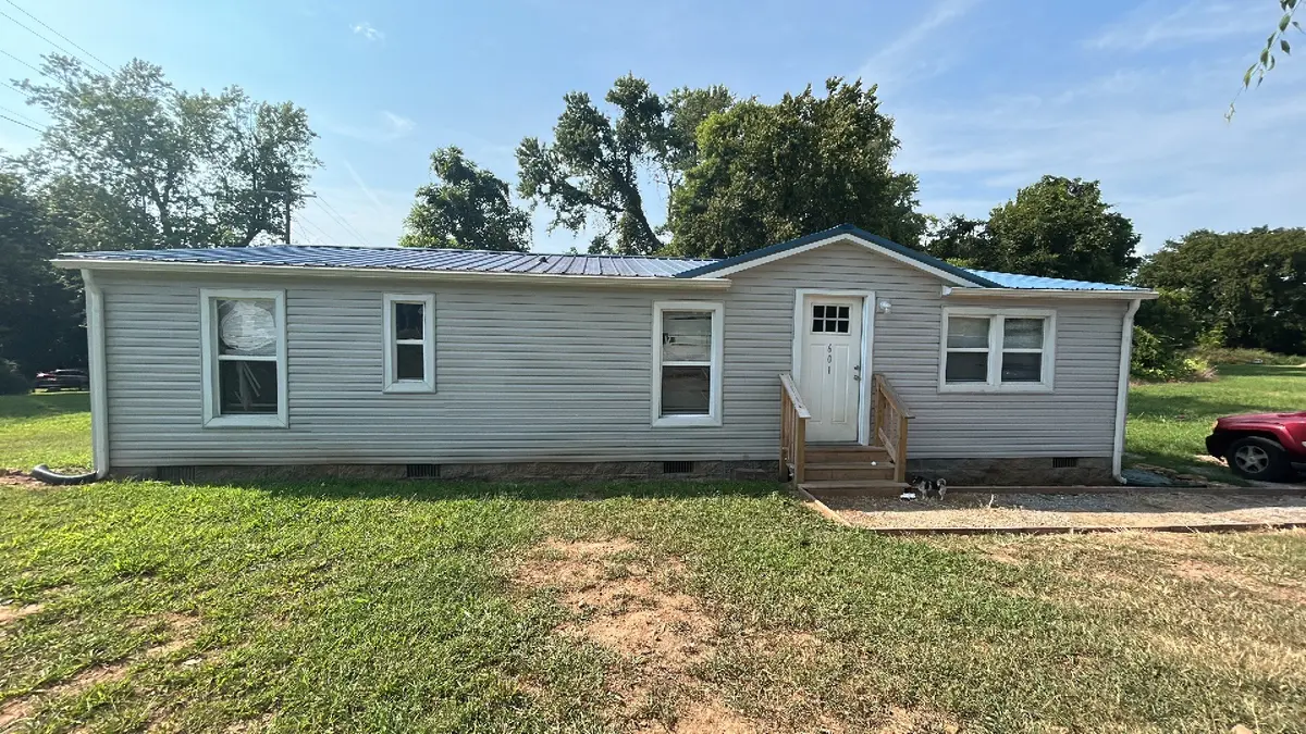 601 Moores Dr, Hopkinsville, KY 42240