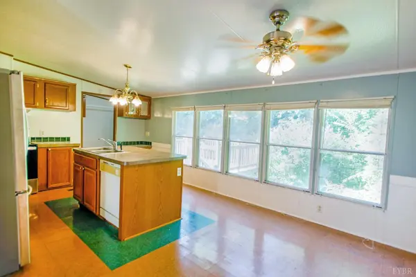 128 Lilydale LN, Madison Heights, VA 24572