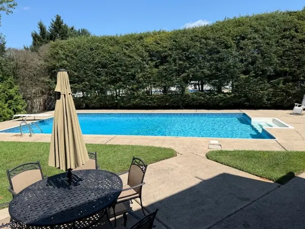 7 Glendale Ln, Fairfield Twp., NJ 07004
