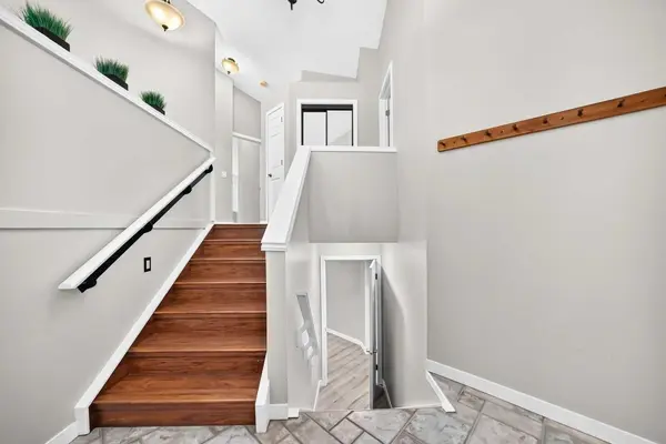 3569 Douglas Woods HTS SE, Calgary, AB T2Z 2G3