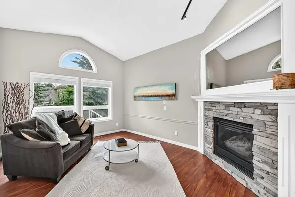 3569 Douglas Woods HTS SE, Calgary, AB T2Z 2G3