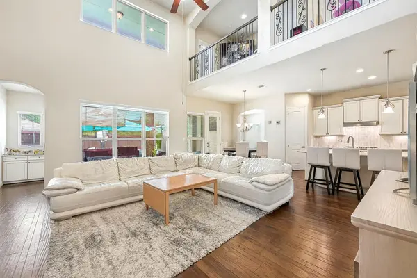 213 Lake Como DR, Lakeway, TX 78734