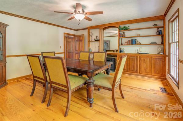 64 Greenridge RD, Weaverville, NC 28787