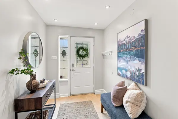 27 The Bridle PATH, Clarington, ON L1C 3W1