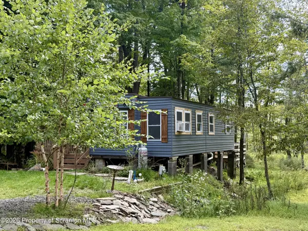 52 Adventure AVE, Covington Twp, PA 18424