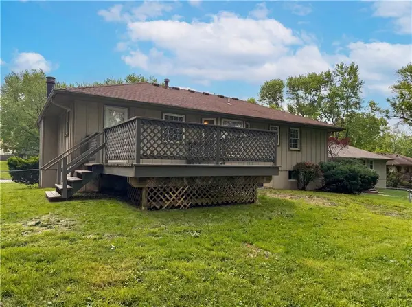 1913 Grant CIR, Blue Springs, MO 64014