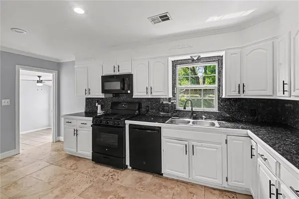 11111 E 36th ST, Independence, MO 64052