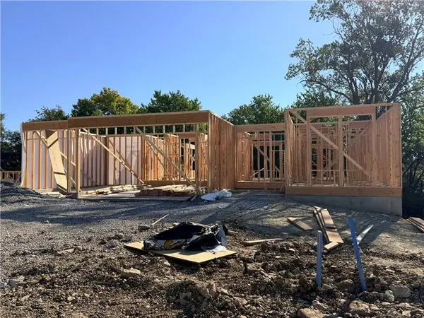 12201 S Emerald ST, Olathe, KS 66061