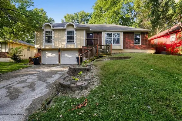 8405 E 103rd TER, Kansas City, MO 64134
