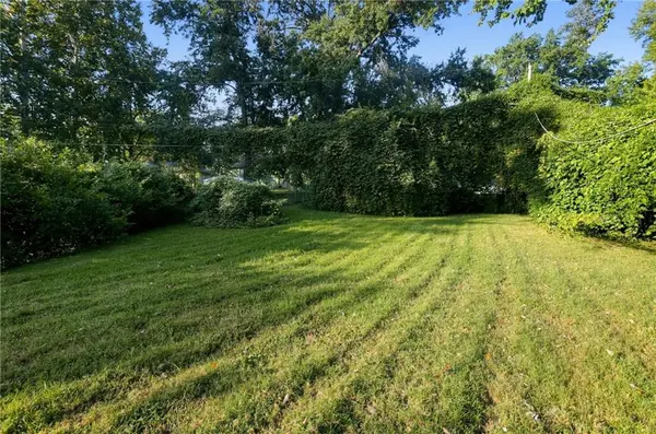 8405 E 103rd TER, Kansas City, MO 64134