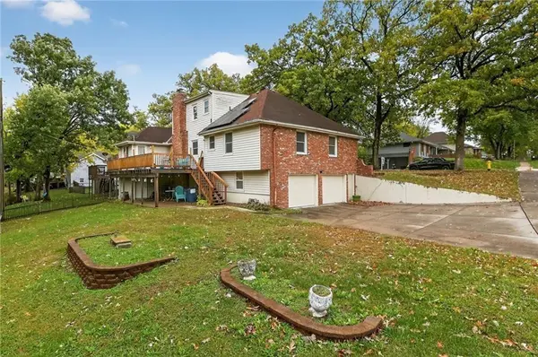 6761 N Woodland AVE, Kansas City, MO 64118