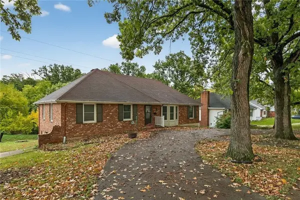 6761 N Woodland AVE, Kansas City, MO 64118