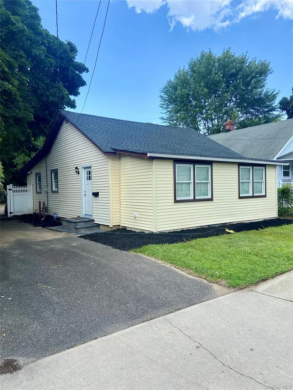 31 Oakland AVE, Port Jefferson Station, NY 11776
