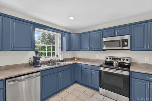 59 Gillespie ST, Pine Bush, NY 12566